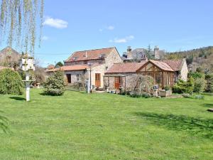 a large house in a field with a yard at Beck House Cottages in Pickering