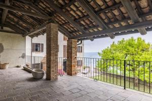 A balcony or terrace at Casa del Borgo Diano d Alba