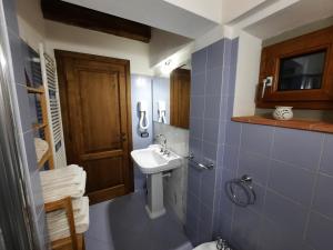 A bathroom at BELLA TUSCANY - Residence Még 37 kép