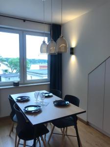 Zdjęcie z galerii obiektu Zielony apartament z widokiem na jezioro w mieście Złotów