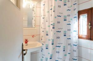 A bathroom at Villa Mitsa with stunning view on the Argassi hill