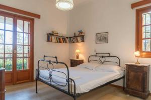 A bed or beds in a room at Villa Mitsa with stunning view on the Argassi hill