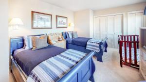 a bedroom with two beds and a table and chairs at Trails Edge by Snowmass Vacations in Aspen +35 photos