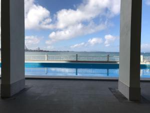Bazén v ubytovaní Impecable piso encima playa Galicia alebo v jeho blízkosti
