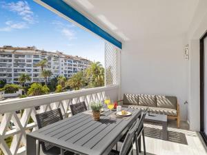 Balkón alebo terasa v ubytovaní Stylish Sea view apartment in Playas del Duque
