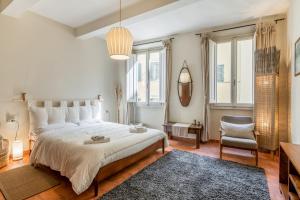 Posteľ alebo postele v izbe v ubytovaní Mercato di Sant'Ambrogio cozy apartment