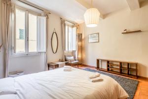 Posteľ alebo postele v izbe v ubytovaní Mercato di Sant'Ambrogio cozy apartment