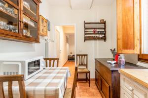 Kuchyňa alebo kuchynka v ubytovaní Mercato di Sant'Ambrogio cozy apartment