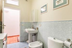 Kúpeľňa v ubytovaní Mercato di Sant'Ambrogio cozy apartment