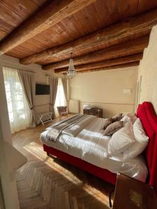 Posteľ alebo postele v izbe v ubytovaní VILLA CHIOVENDA Residenza d'Epoca + 37 fotografií