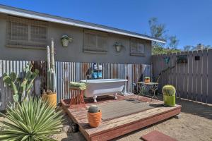 Garden sa labas ng Rockview House 5 Mi to Joshua Tree Natl Park!