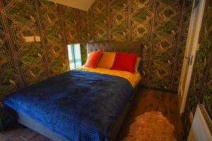 Ліжко або ліжка в номері Charming 2-Bed House in West Cork Cupid's Cottage