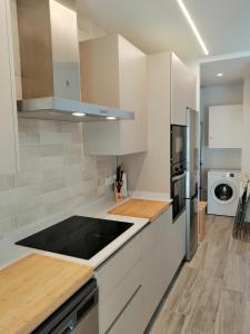 A kitchen or kitchenette at Dindurra Gijón Centro-Parking gratuito