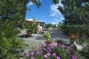 Vonkajšia záhrada v ubytovaní Owl Booking Villa Teo - Rustic Stay