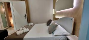 Postel nebo postele na pokoji v ubytování IL GIGLIO B&B