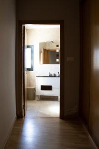 A kitchen or kitchenette at Casa Maia
