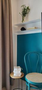 Area soggiorno di La porticina. Your lake view home.