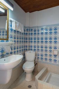 A bathroom at Binji Hotel