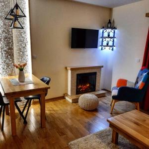 TV a/nebo společenská místnost v ubytování Tara Apartmani Malešević - 3 lux