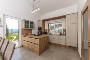 Kuchyňa alebo kuchynka v ubytovaní Appartement Alpengefühl am Dachstein