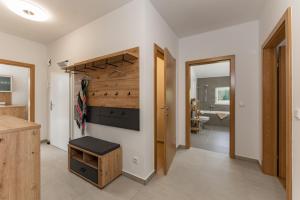 Televízia a/alebo spoločenská miestnosť v ubytovaní Appartement Alpengefühl am Dachstein