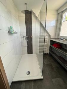 Ένα μπάνιο στο Gästezimmer Am Haarhaus +2 φωτογραφίες