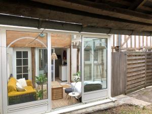 Gallery image of T2 style cottage - Véranda & Terrasse extérieure in Tours