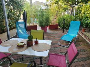 Ein Garten an der Unterkunft Villa les palmiers -Stretta di i mandarini