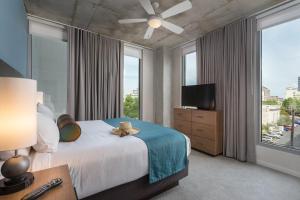 Postel nebo postele na pokoji v ubytování Club Wyndham Austin