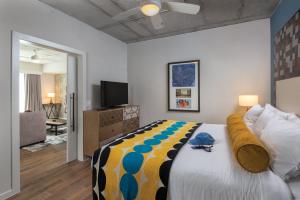 Postel nebo postele na pokoji v ubytování Club Wyndham Austin