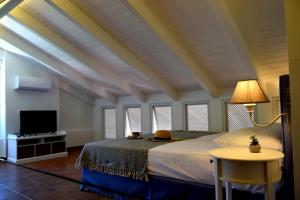מיטה או מיטות בחדר ב-Perigiali Suite
