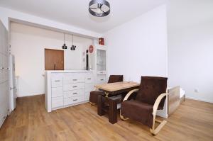 Kuchyňa alebo kuchynka v ubytovaní Seaside Studio Apartment Dworska