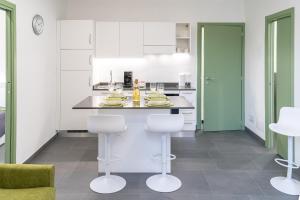 Ett kök eller pentry på Colours Apartments & Rooms