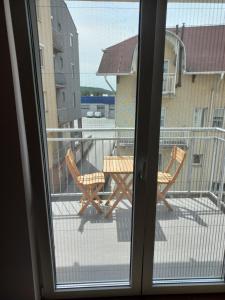 a view of a balcony with a table and chairs at Lovely one bedroom apartment in Ub