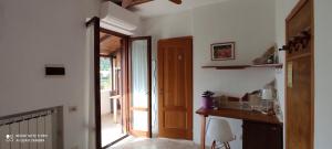 a hallway with a door leading into a room at Il Cigno Affittacamere Bed & Breakfast in Ponza