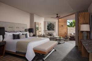 Кровать или кровати в номере Secrets Moxché Playa del Carmen - Adults Only - All Inclusive