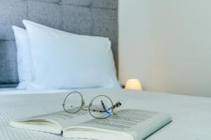 Hotel Riva Kaštela with swimming pool客房内的一张或多张床位