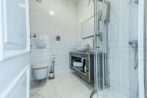 Hotel Riva Kaštela with swimming pool的一间浴室