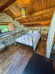 a bedroom with a bed in a log cabin at Galicia Retreat in Santa Marta de Ortigueira