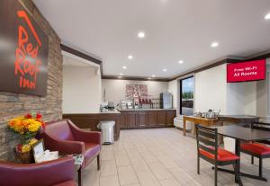 a restaurant with a table and chairs and a counter at Red Roof Inn Dillon, SC in Dillon