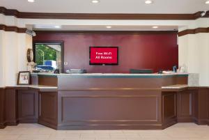 a bar with a sign that reads her wait inlords at Red Roof Inn Dillon, SC in Dillon