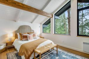 Una cama o camas en una habitación de Haven on Hilltop
