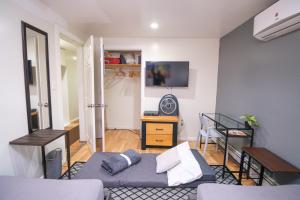 布魯克林的住宿－Elegant 2 Bedroom Suite w Modern Amenities，相簿中的一張相片