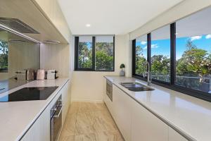 Η κουζίνα ή μικρή κουζίνα στο Breeze Mooloolaba, Ascend Hotel Collection