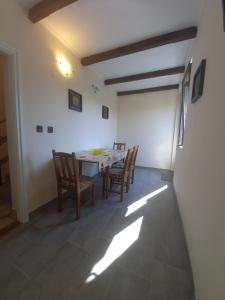 Televízia a/alebo spoločenská miestnosť v ubytovaní MALIBU APARTMENT BALATON NORTH