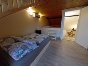Posteľ alebo postele v izbe v ubytovaní MALIBU APARTMENT BALATON NORTH