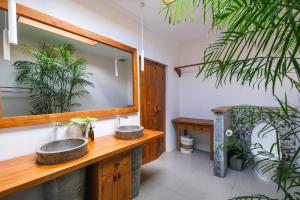 Bagno di Molokai Suites