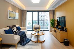 TV a/nebo společenská místnost v ubytování CM Serviced Apartment