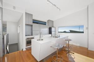 Η κουζίνα ή μικρή κουζίνα στο The Lookout - BYO Linen