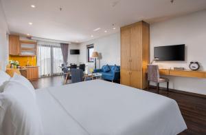 TV a/nebo společenská místnost v ubytování Hanoi Paon Hotel & Spa